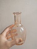 Vase en verre rose