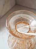 Vase à bulbe en verre rose