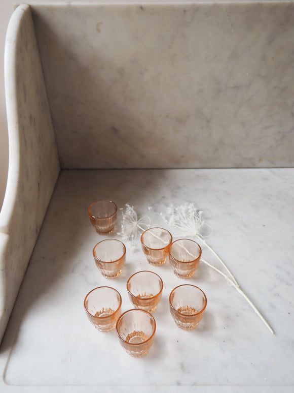 Ensemble de 8 verres à liqueur en verre rose
