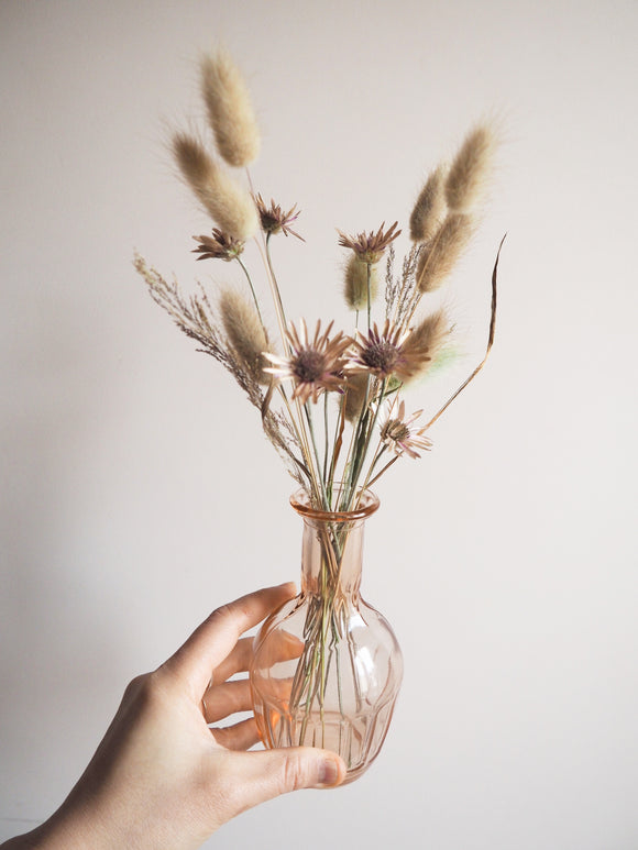 Vase en verre rose
